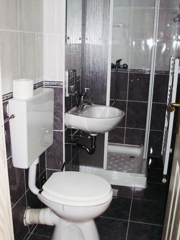 Pansion Izvor Hotel Korenica Bilik gambar